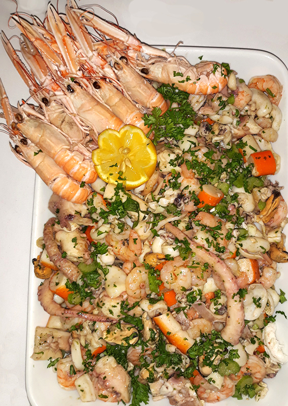 Meeresfrüchtesalat mit Garnelen